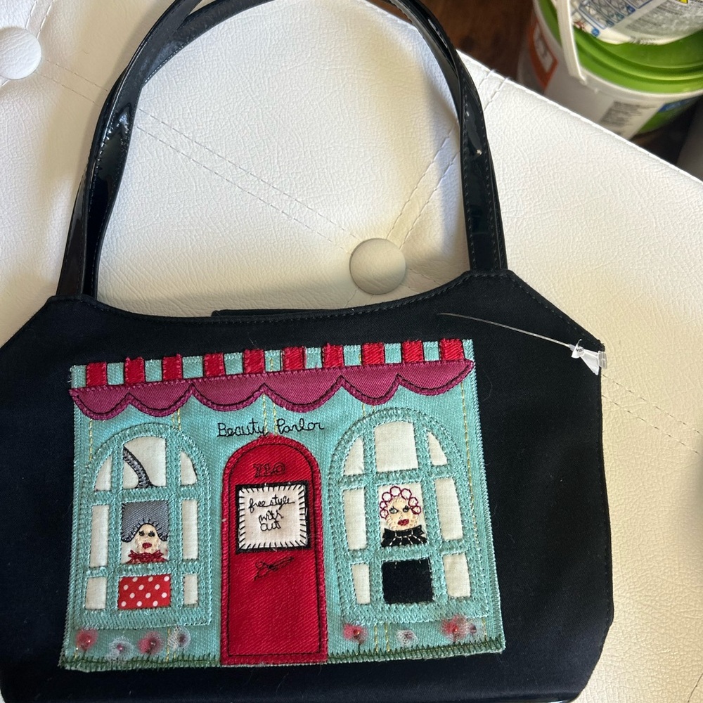Fossil Black Shoulder Bag with Boutique Design